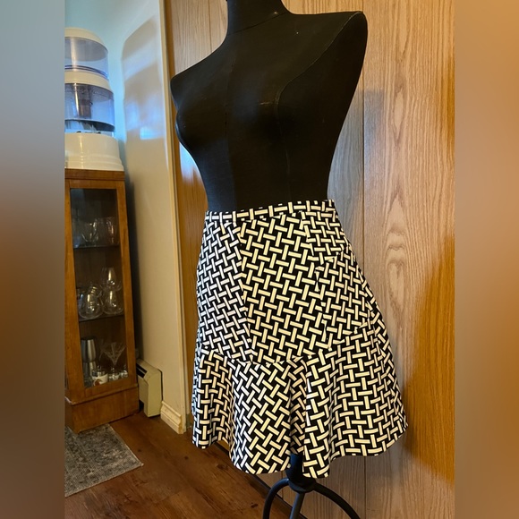 DVF Tulip Mini skirt Sz 4 💫NWOT💫 - Picture 3 of 10